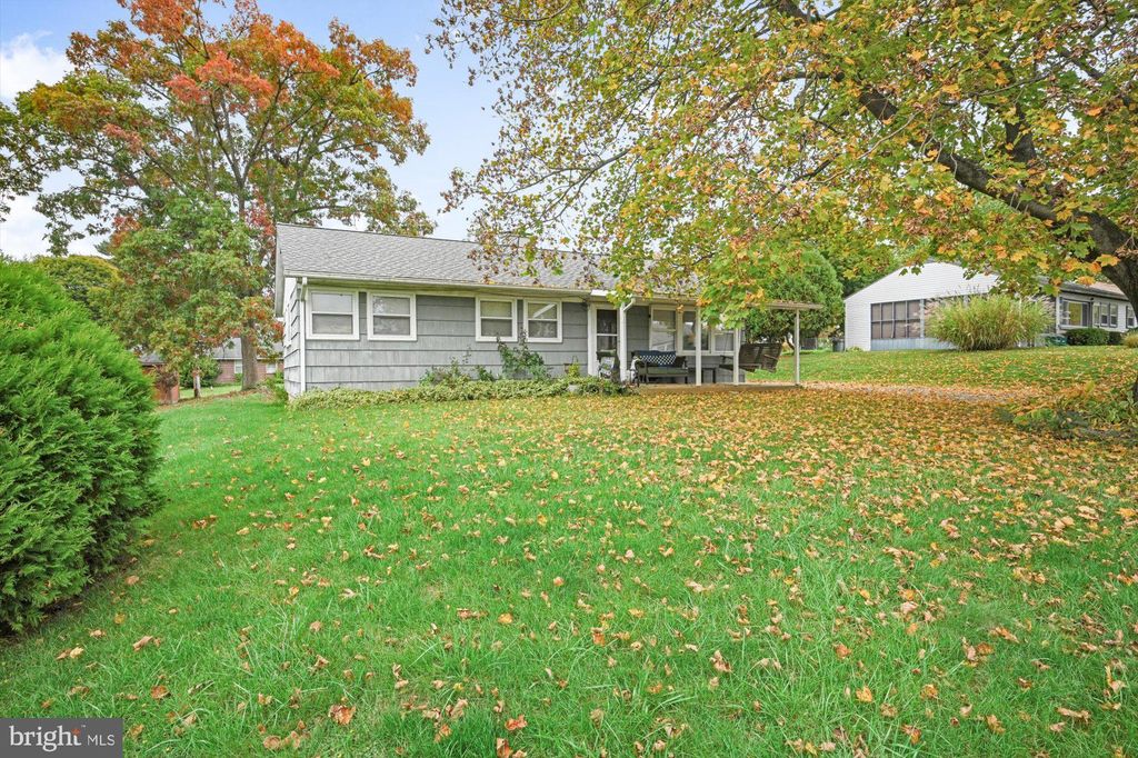 Photo of 1923 BLUE RIDGE DR, LANCASTER, PA 17603 (MLS # PALA2026446)