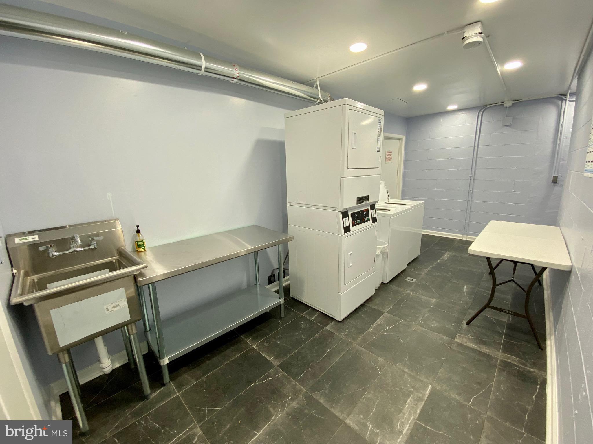 HUNTINGTON WALK - Residential Lease