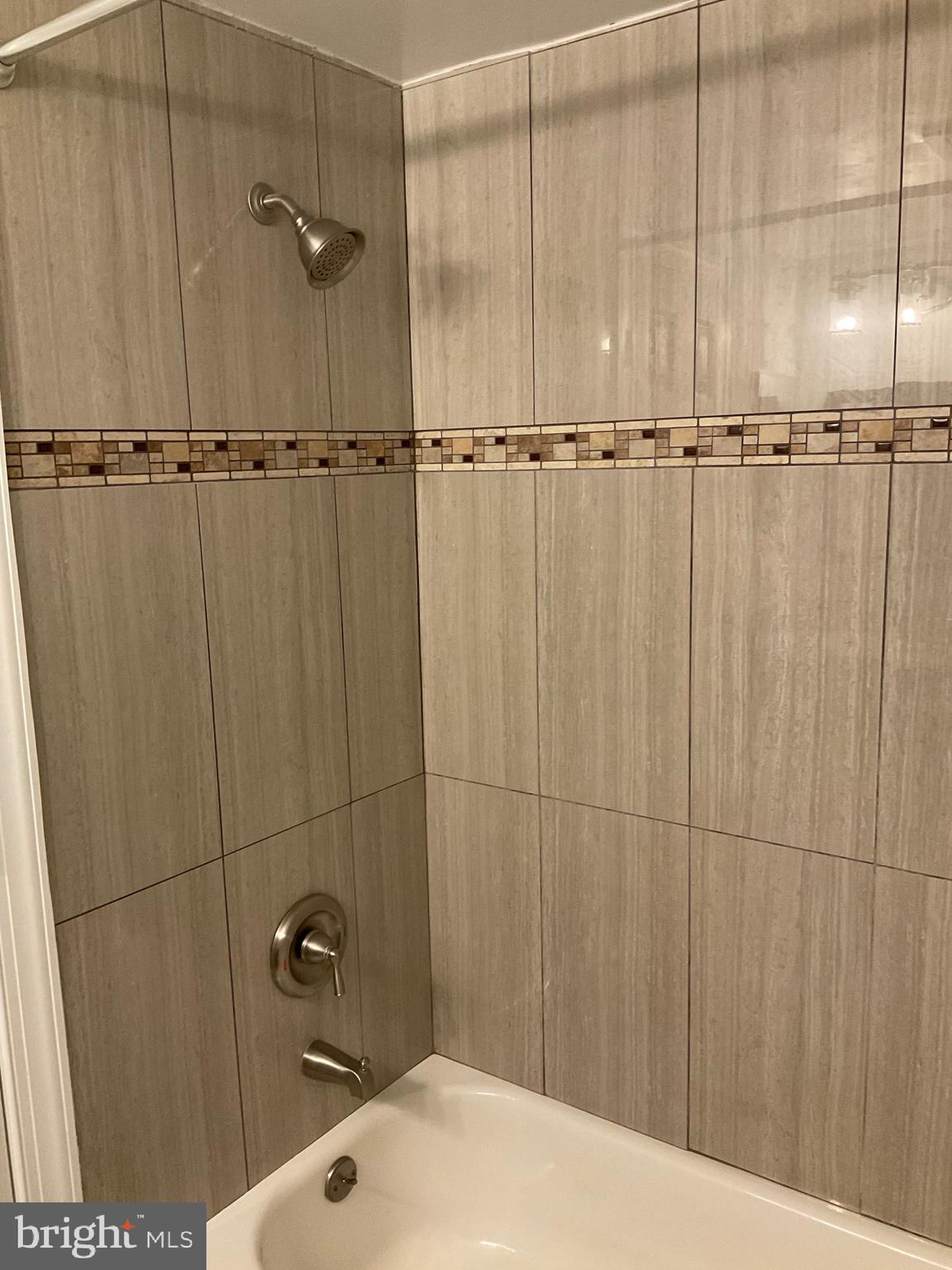 HUNTINGTON WALK - Residential Lease