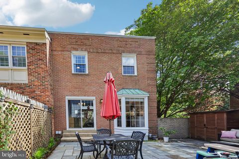 Tiny photo for 7438 Hallcrest Drive, MCLEAN, VA 22102 (MLS # VAFX2308314)