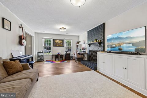 Tiny photo for 7438 Hallcrest Drive, MCLEAN, VA 22102 (MLS # VAFX2308314)