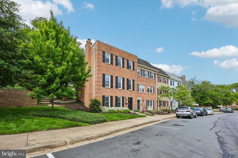 Tiny photo for 7438 Hallcrest Drive, MCLEAN, VA 22102 (MLS # VAFX2308314)