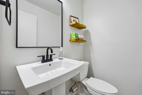 Tiny photo for 7438 Hallcrest Drive, MCLEAN, VA 22102 (MLS # VAFX2308314)
