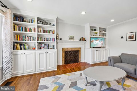 Tiny photo for 7438 Hallcrest Drive, MCLEAN, VA 22102 (MLS # VAFX2308314)