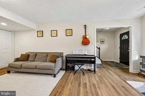 Tiny photo for 7438 Hallcrest Drive, MCLEAN, VA 22102 (MLS # VAFX2308314)