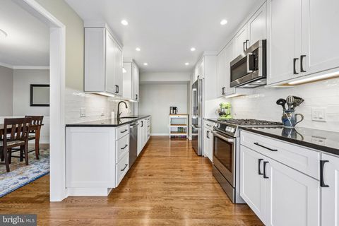 Tiny photo for 7438 Hallcrest Drive, MCLEAN, VA 22102 (MLS # VAFX2308314)