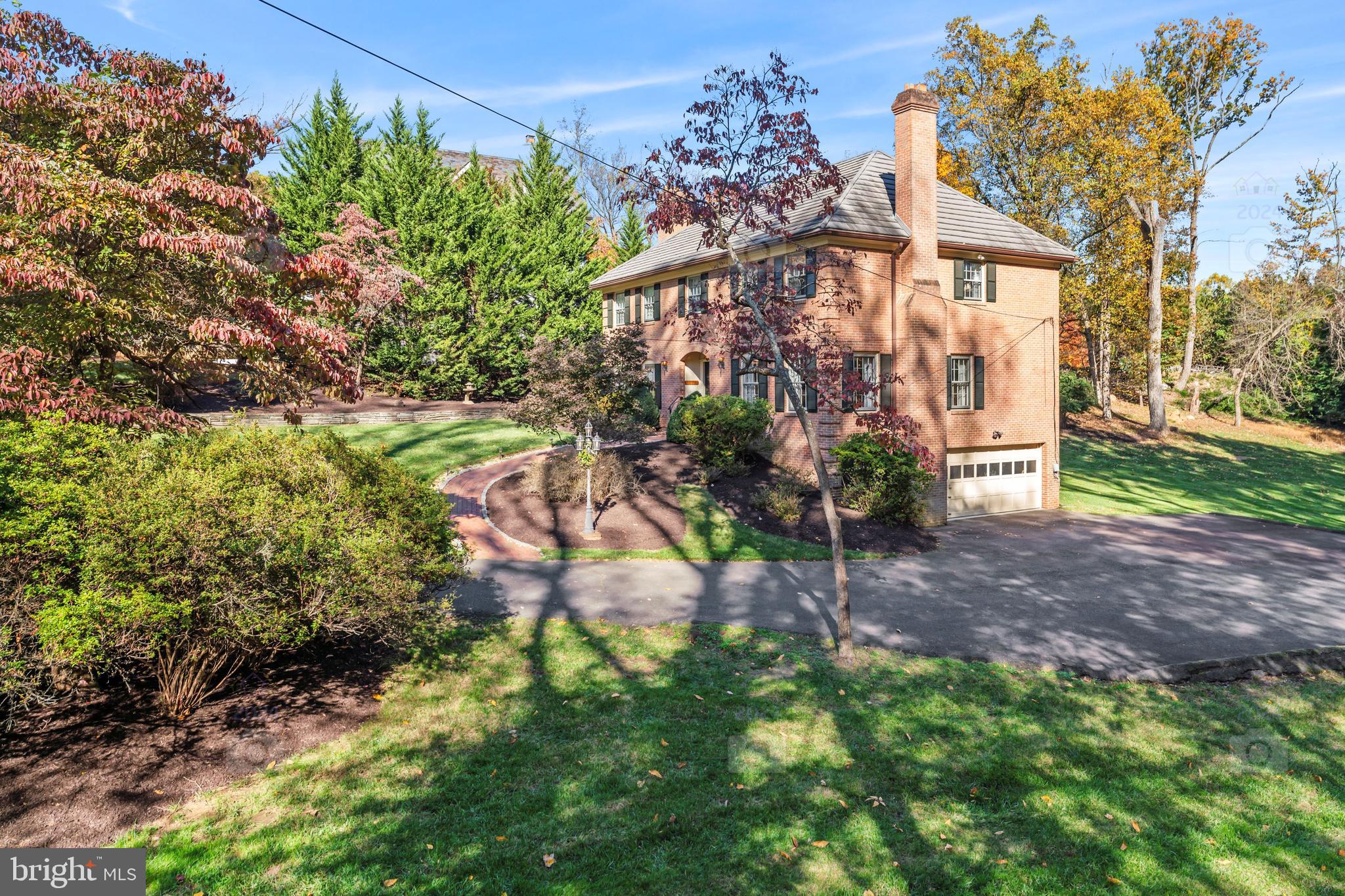 WOODSIDE ESTATES - Residential