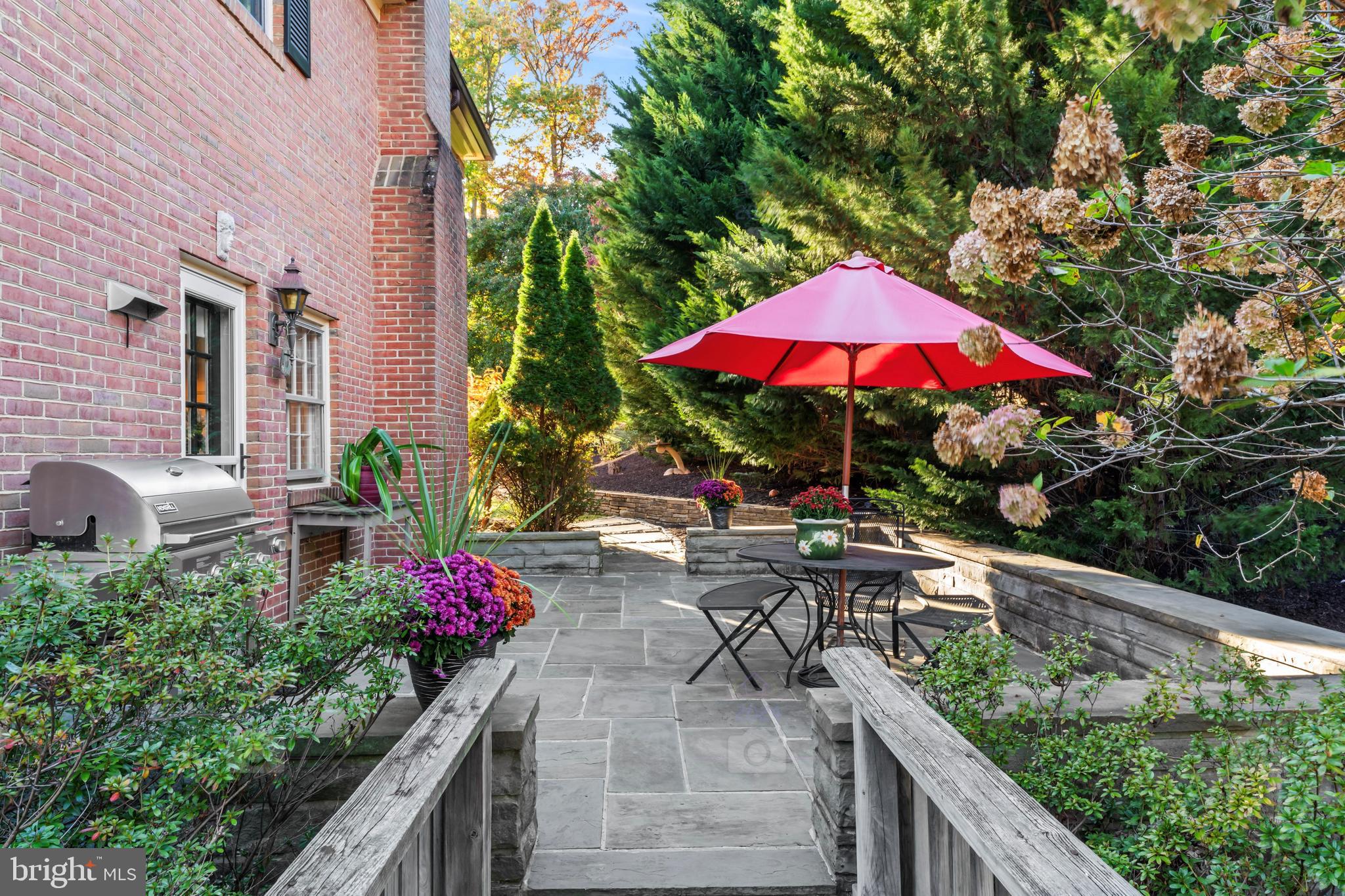 WOODSIDE ESTATES - Residential