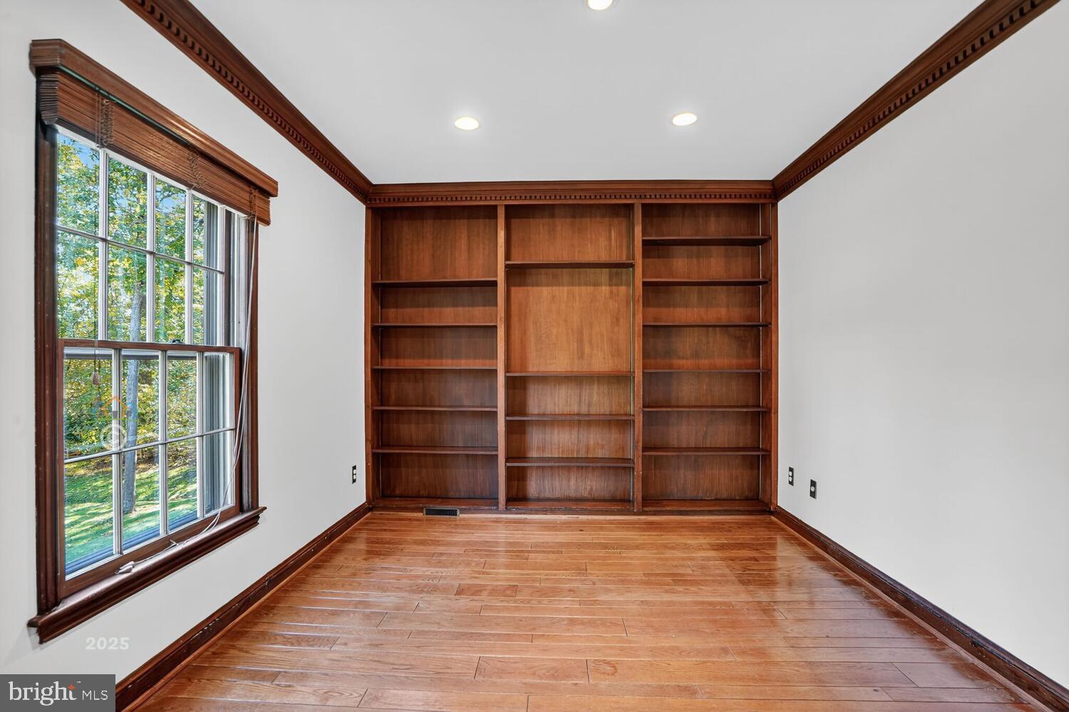 WOODSIDE ESTATES - Residential