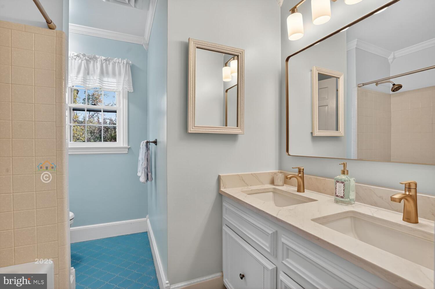 WOODSIDE ESTATES - Residential