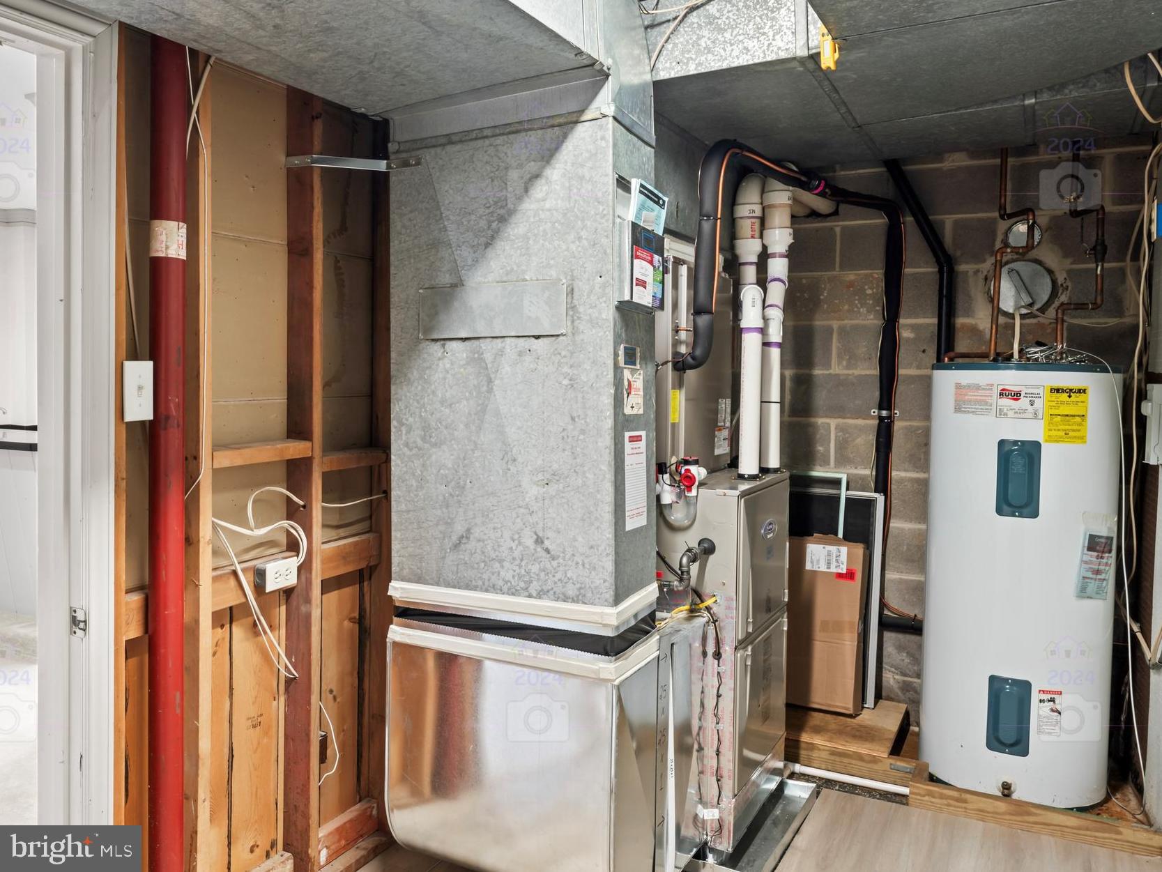 WOODSIDE ESTATES - Residential