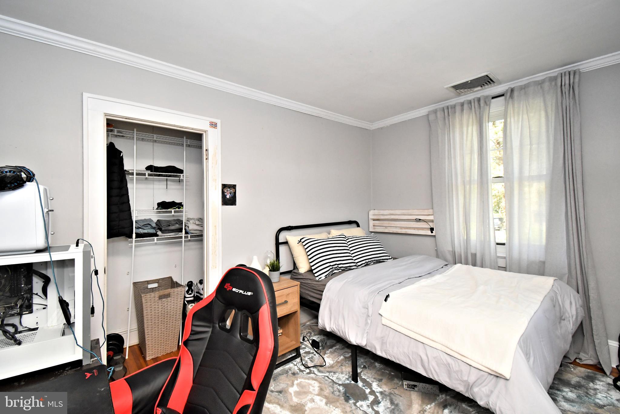 DELAVUE MANOR - Residential