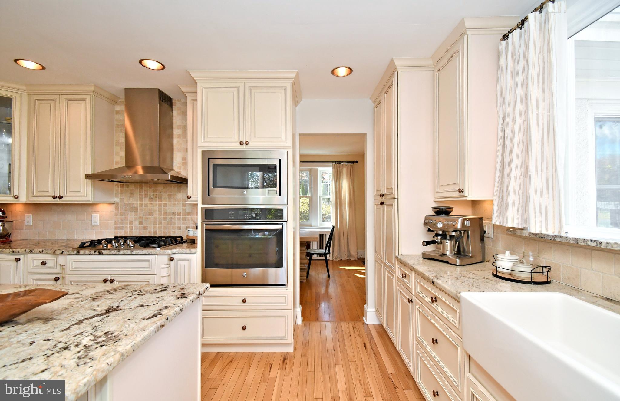 DELAVUE MANOR - Residential