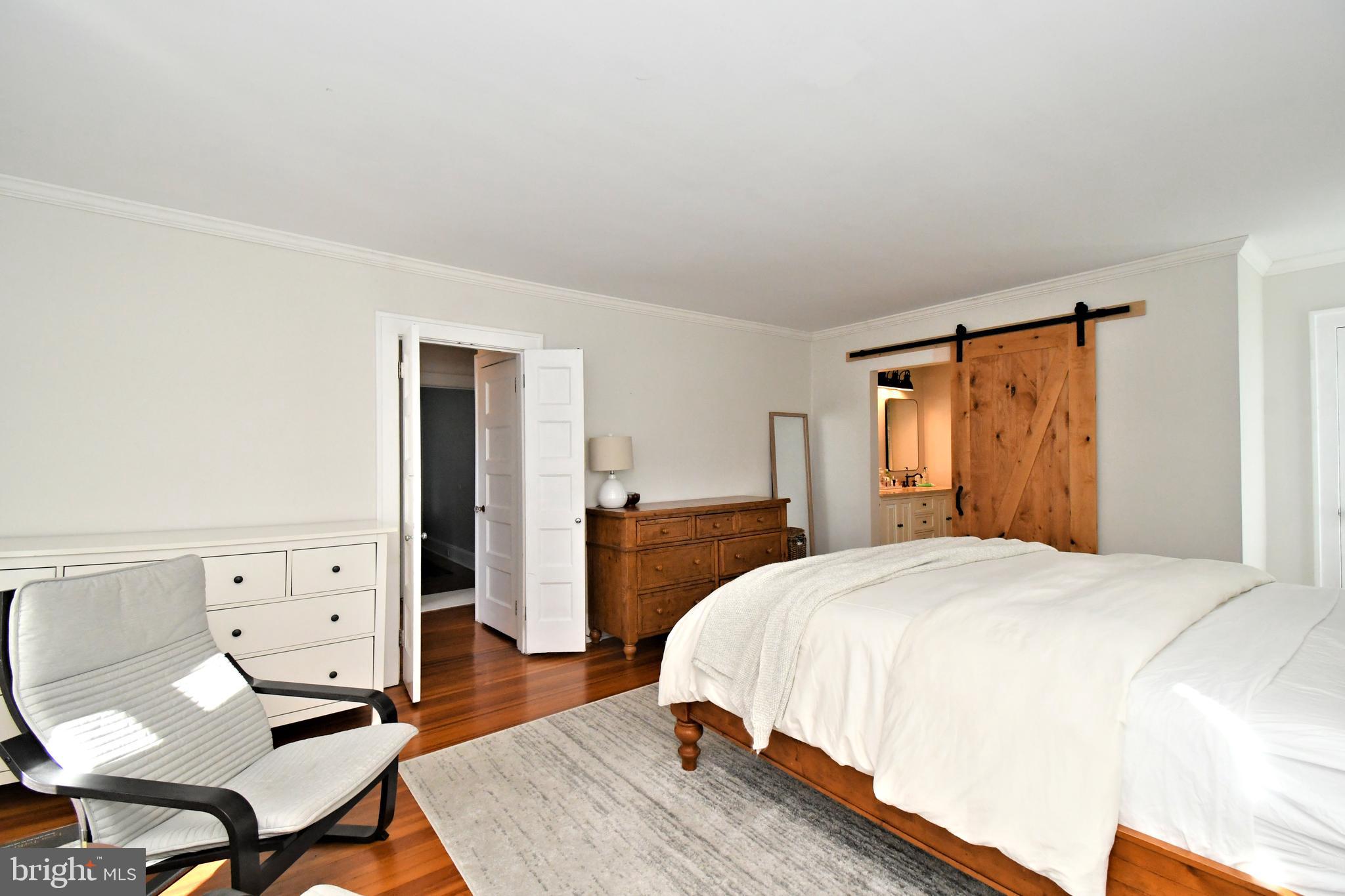 DELAVUE MANOR - Residential