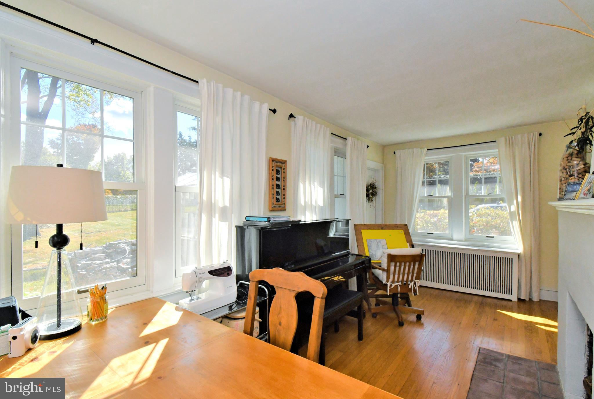 DELAVUE MANOR - Residential