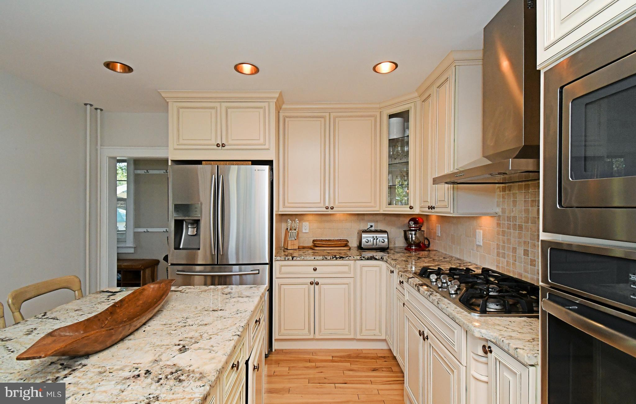 DELAVUE MANOR - Residential