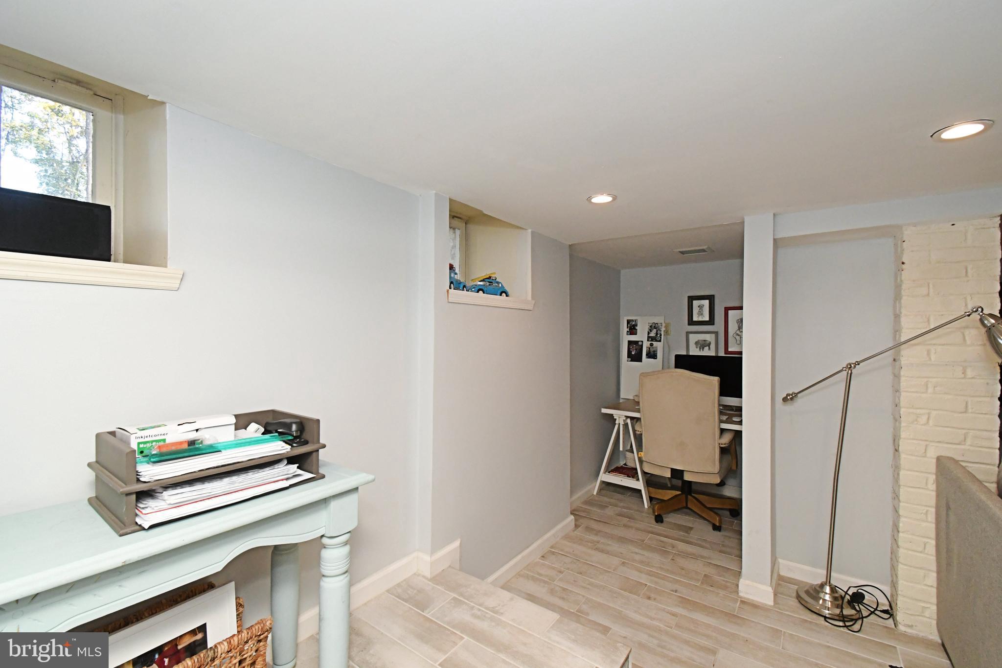 DELAVUE MANOR - Residential