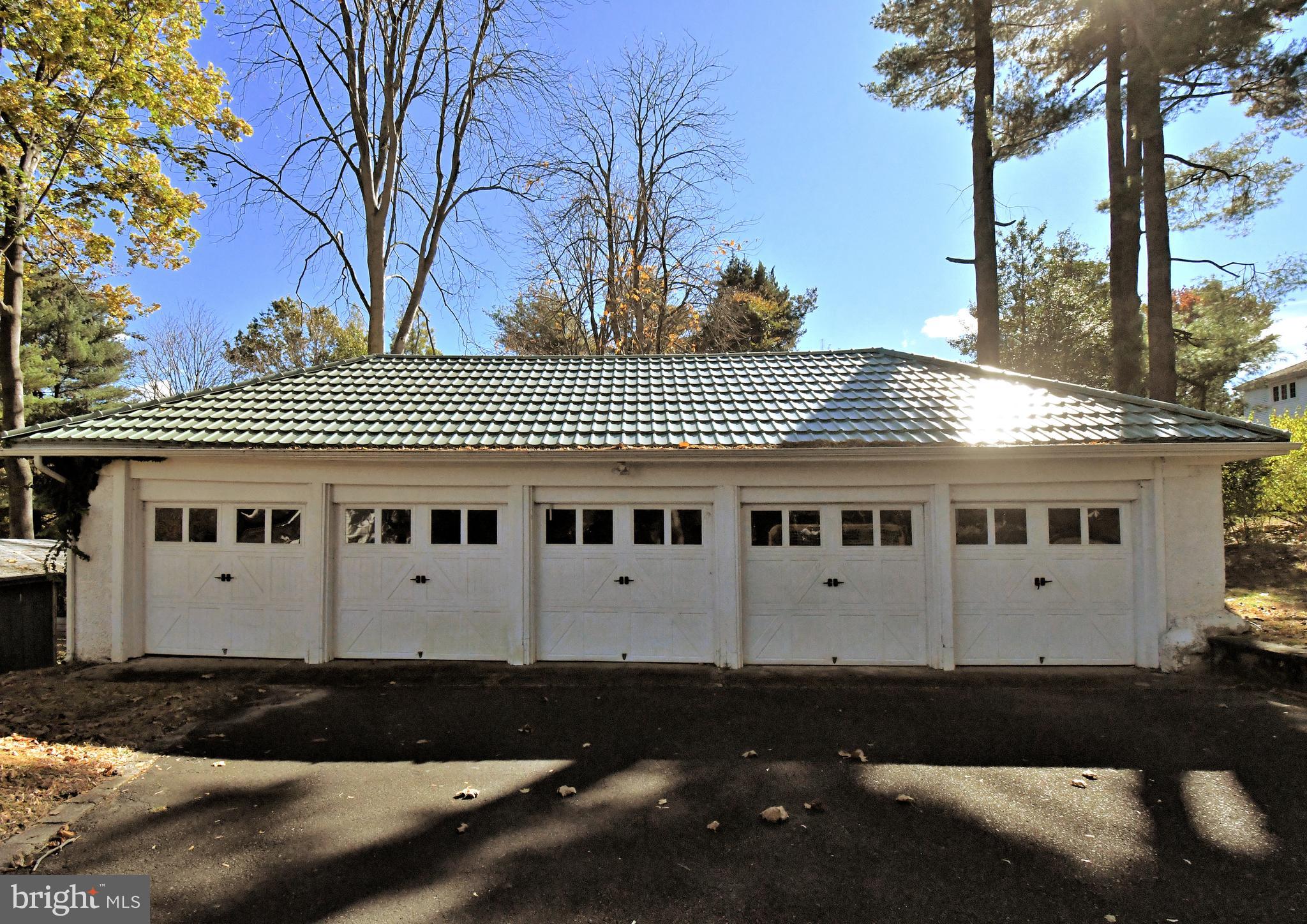 DELAVUE MANOR - Residential