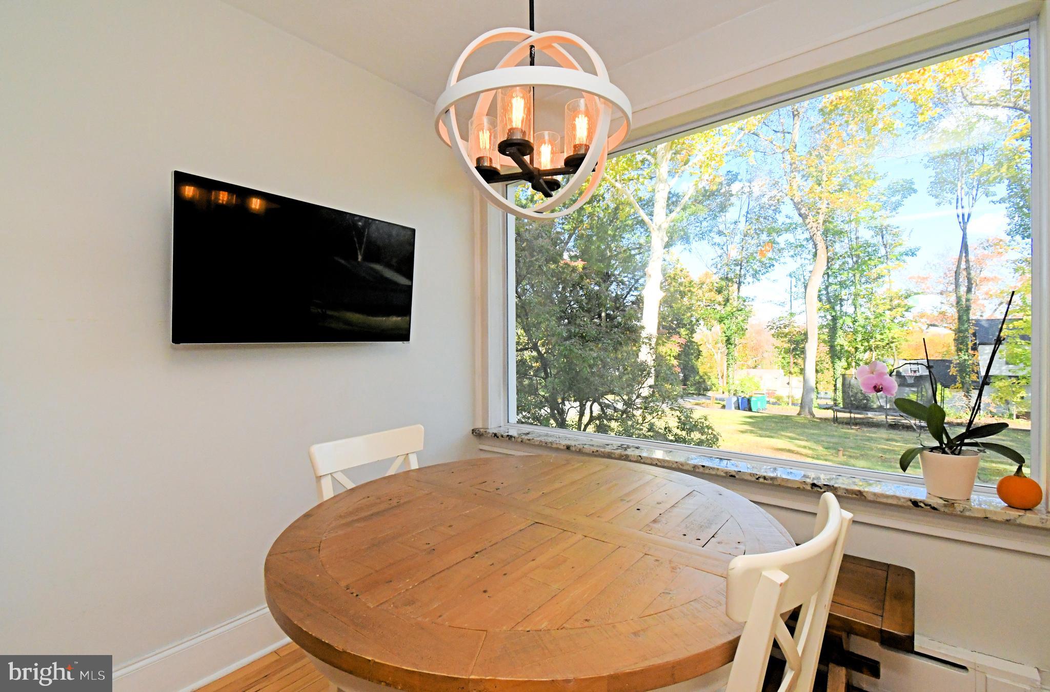 DELAVUE MANOR - Residential