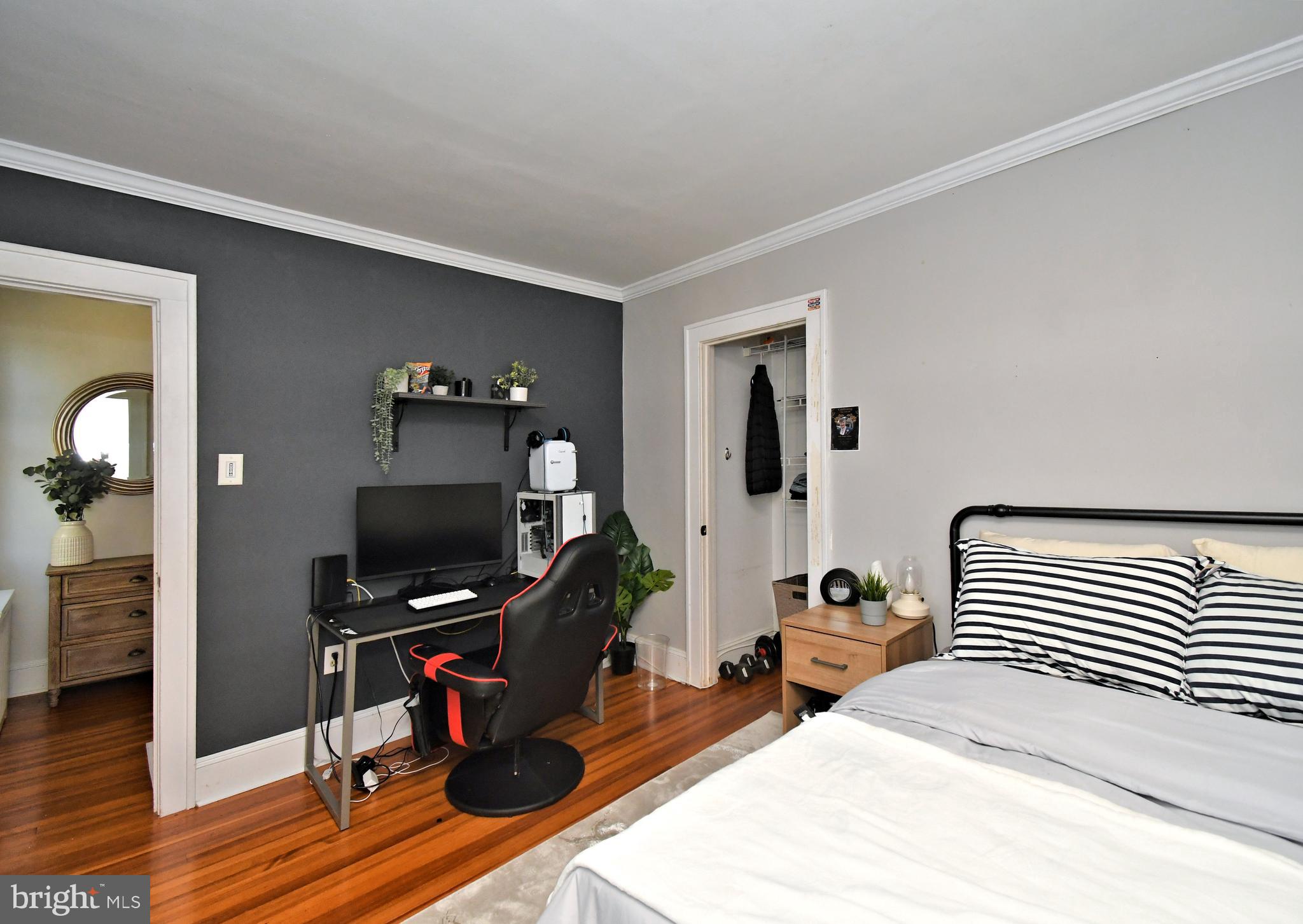 DELAVUE MANOR - Residential