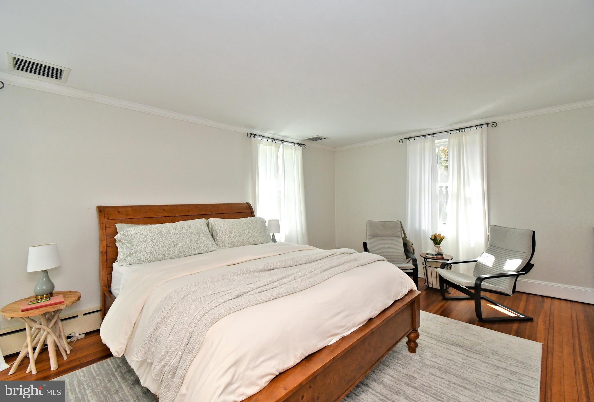 DELAVUE MANOR - Residential