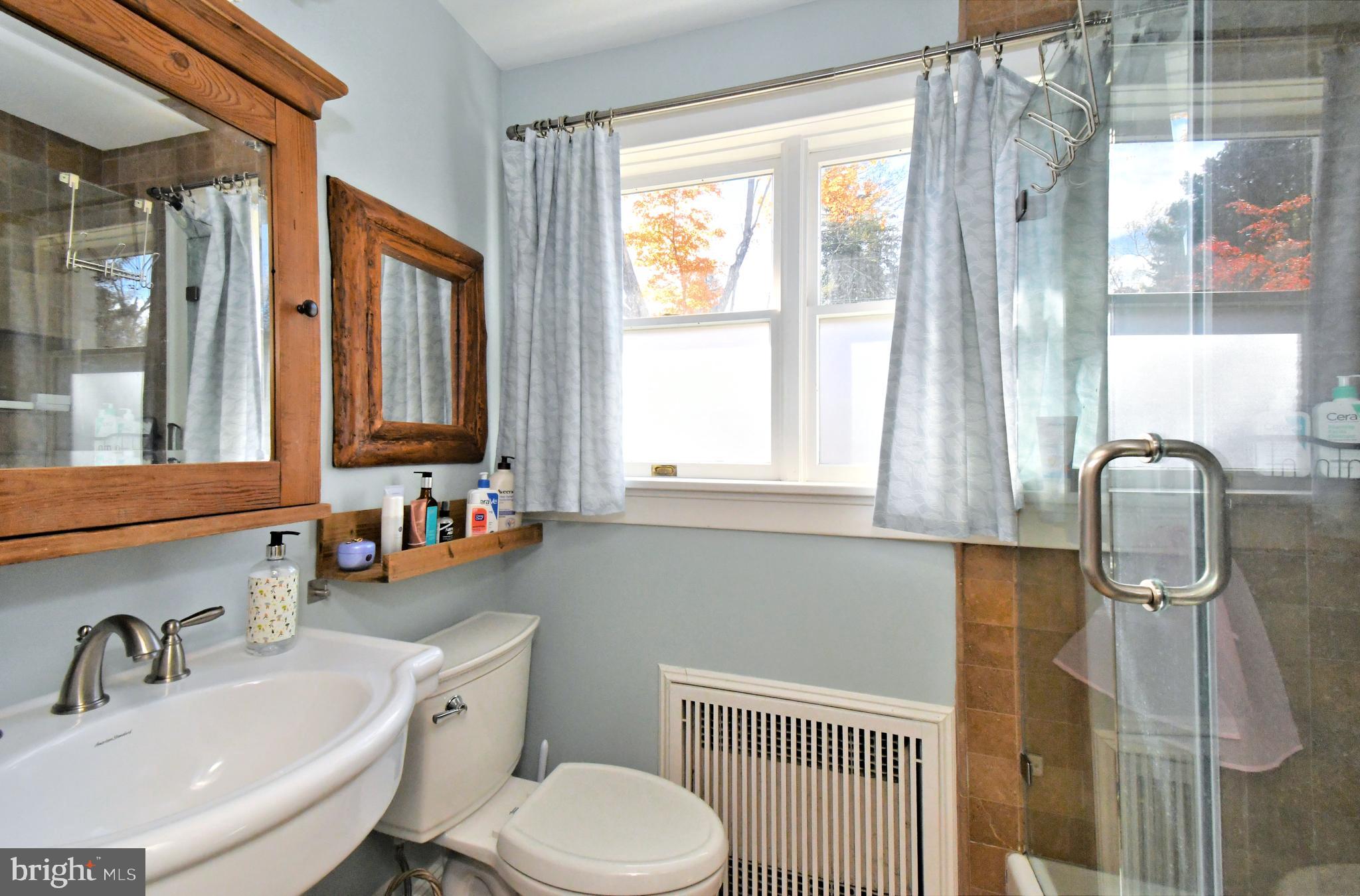 DELAVUE MANOR - Residential