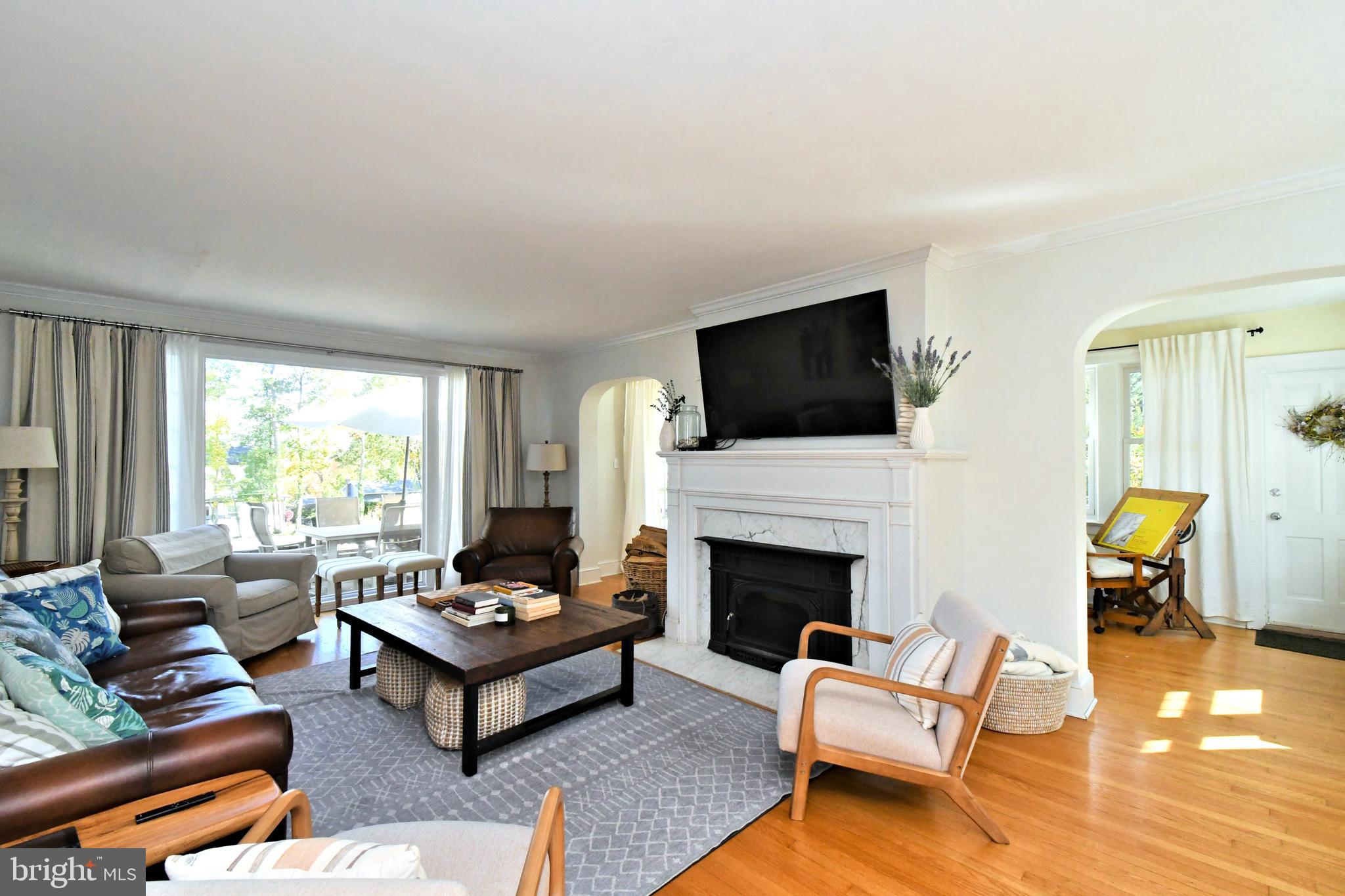 DELAVUE MANOR - Residential