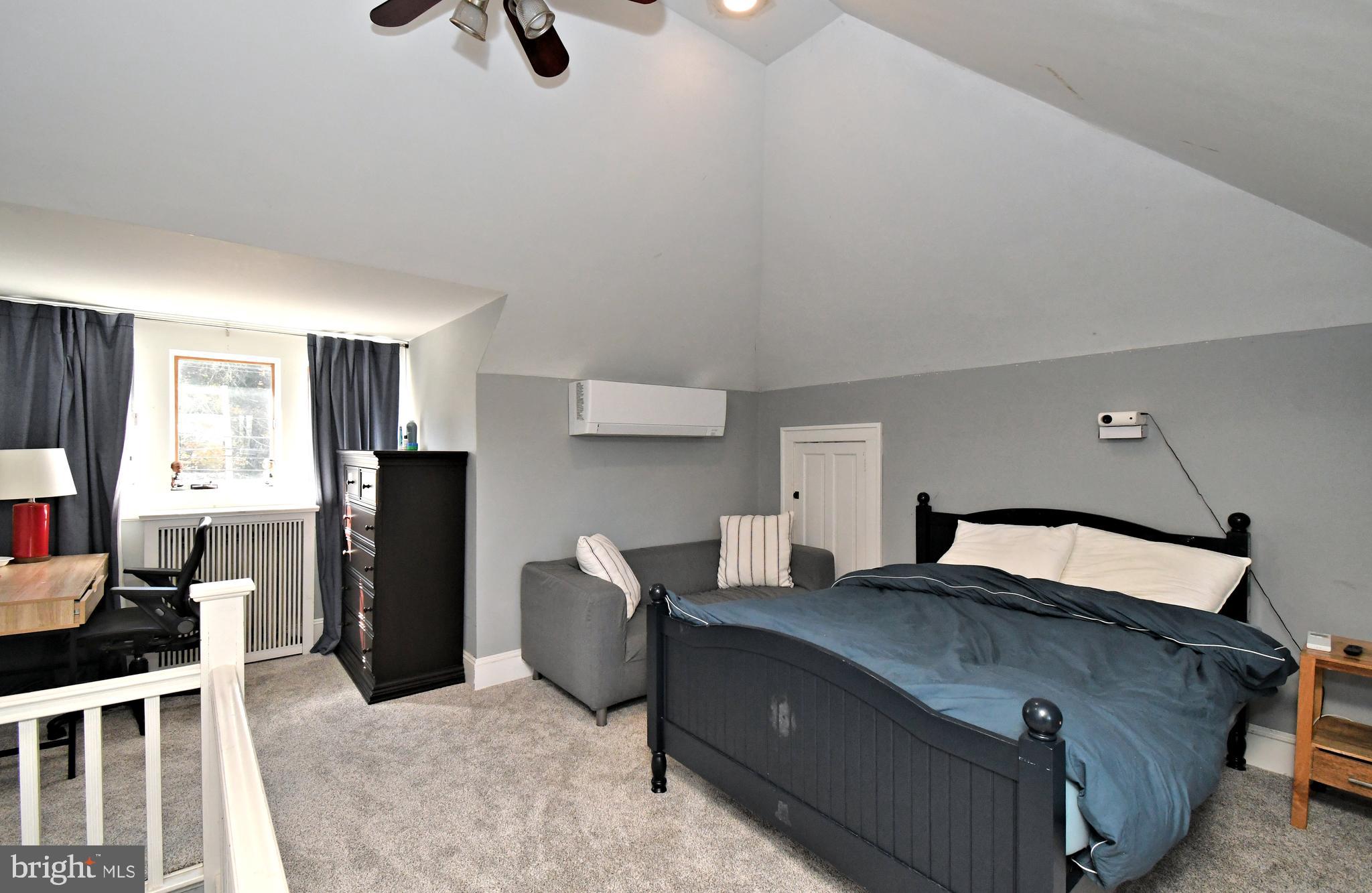 DELAVUE MANOR - Residential