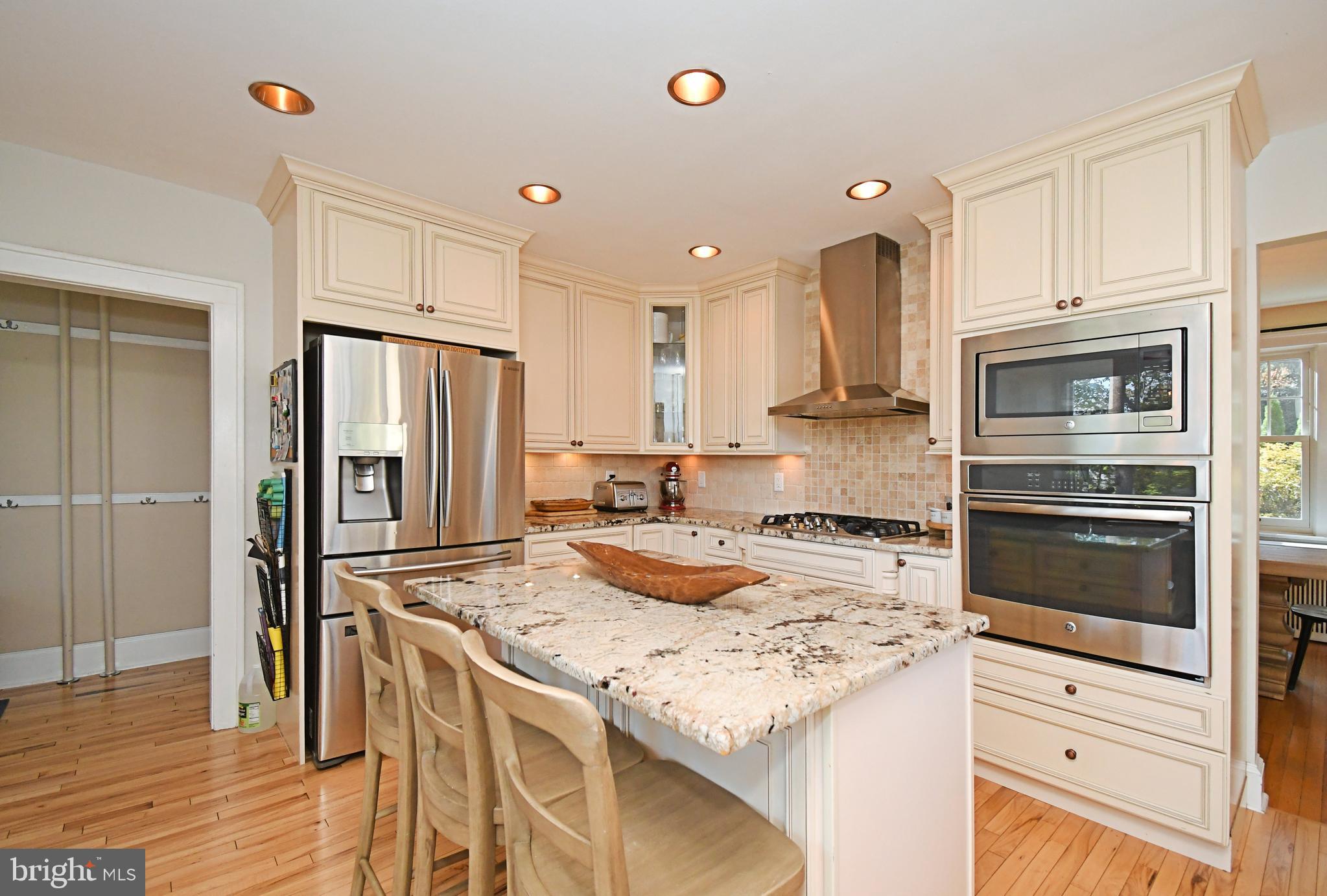 DELAVUE MANOR - Residential