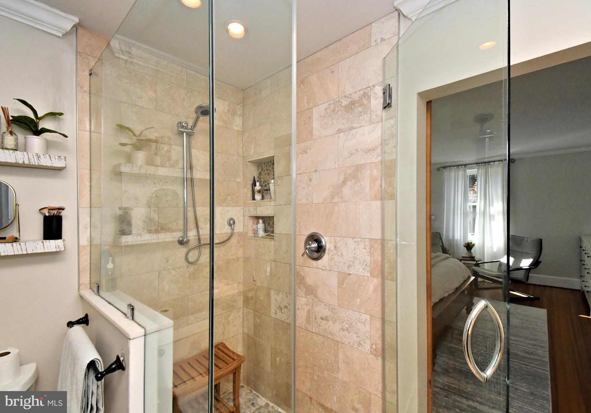 DELAVUE MANOR - Residential