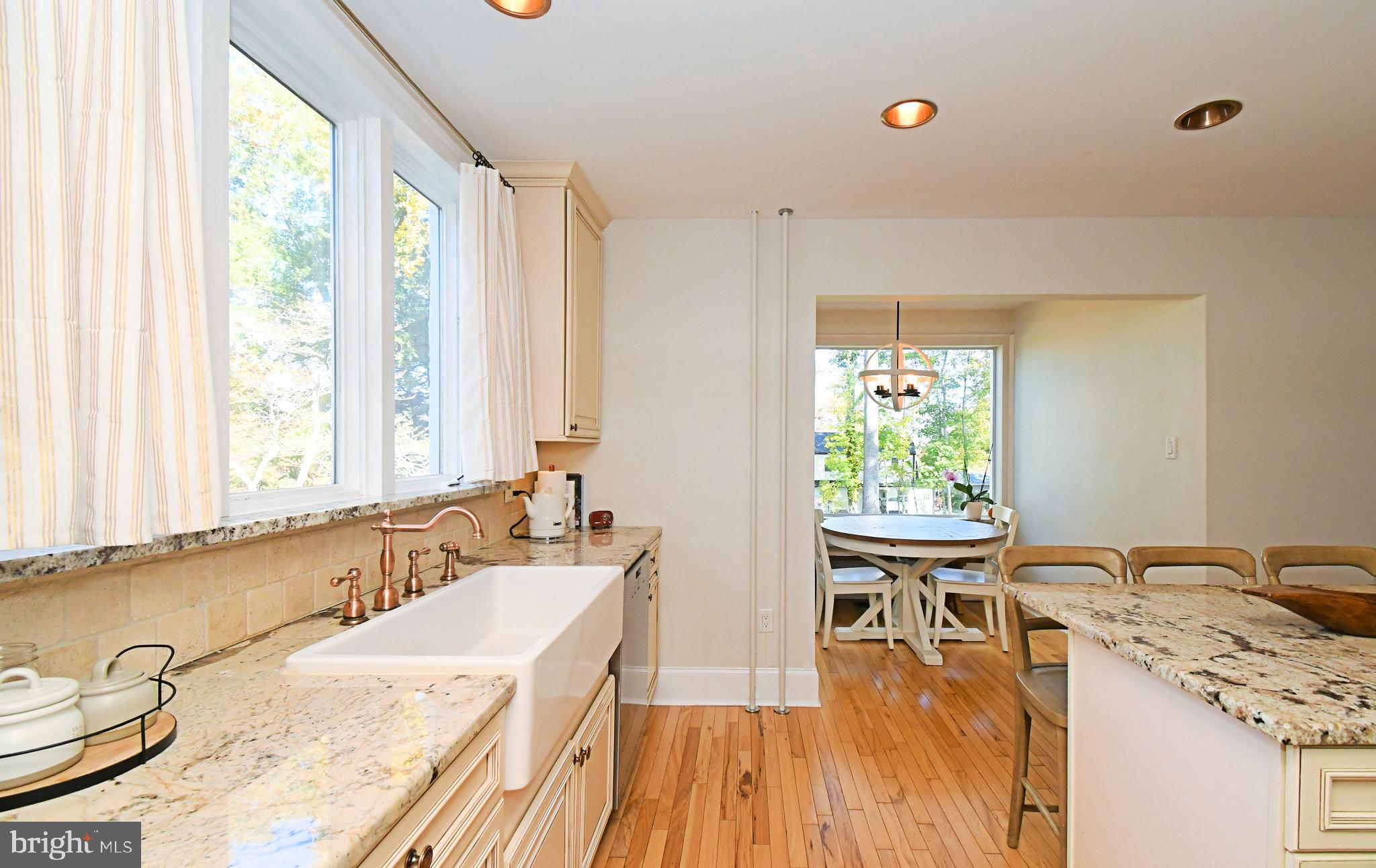 DELAVUE MANOR - Residential