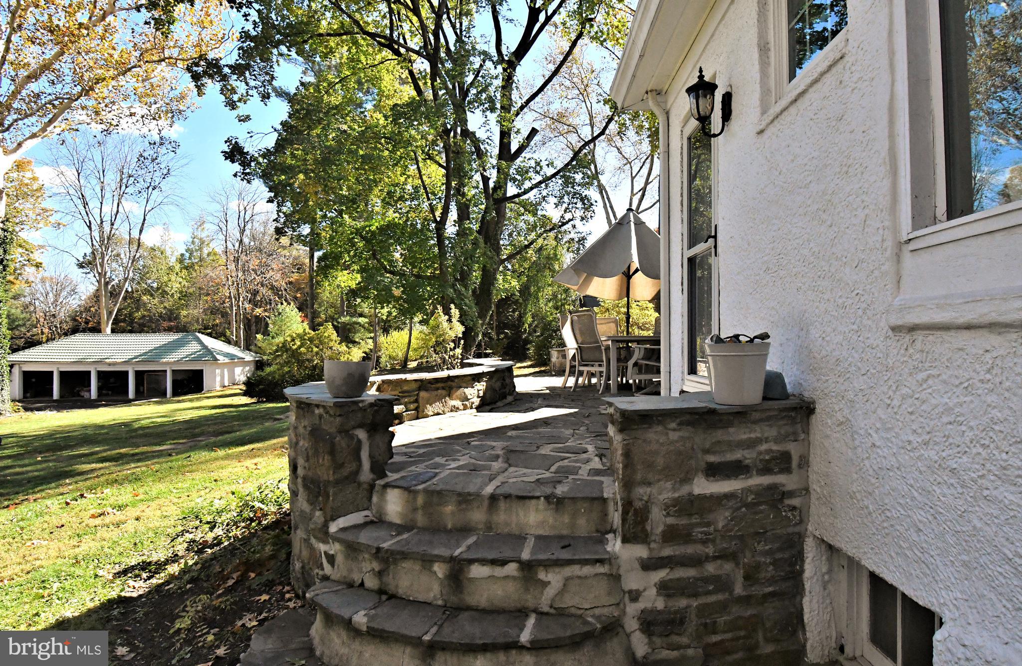 DELAVUE MANOR - Residential