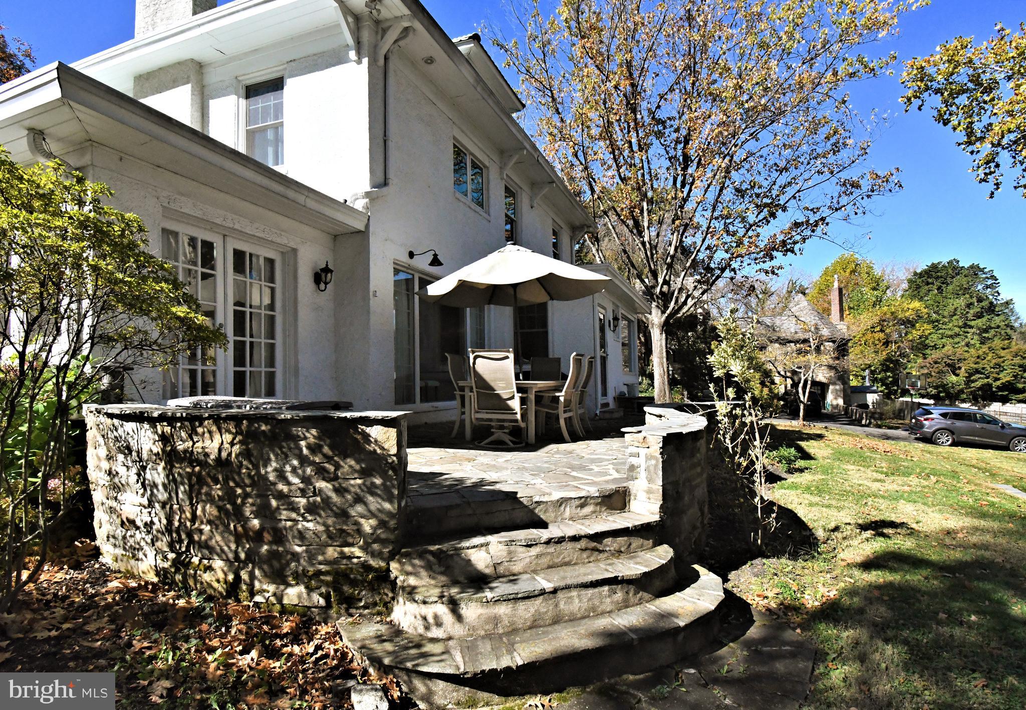 DELAVUE MANOR - Residential