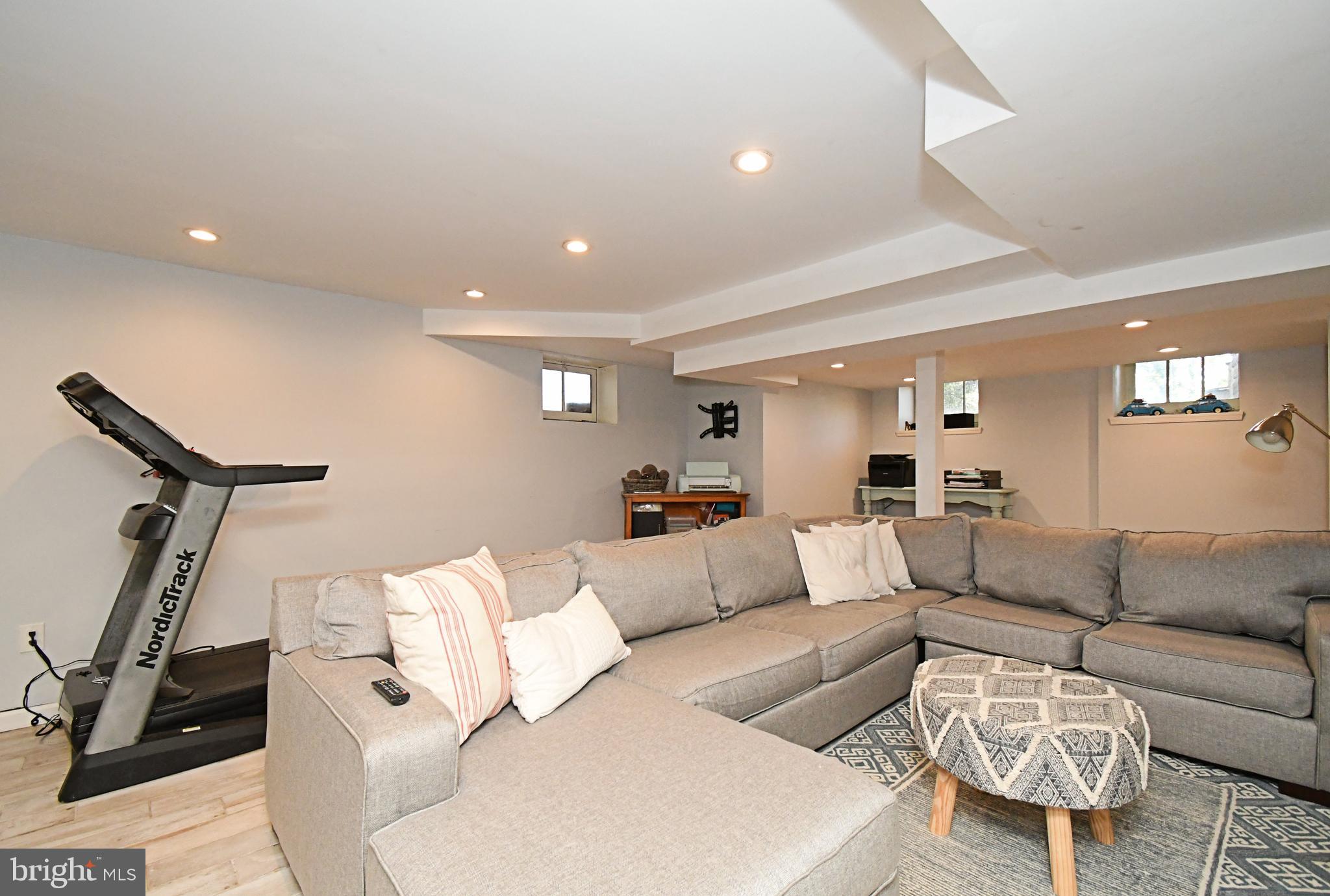 DELAVUE MANOR - Residential