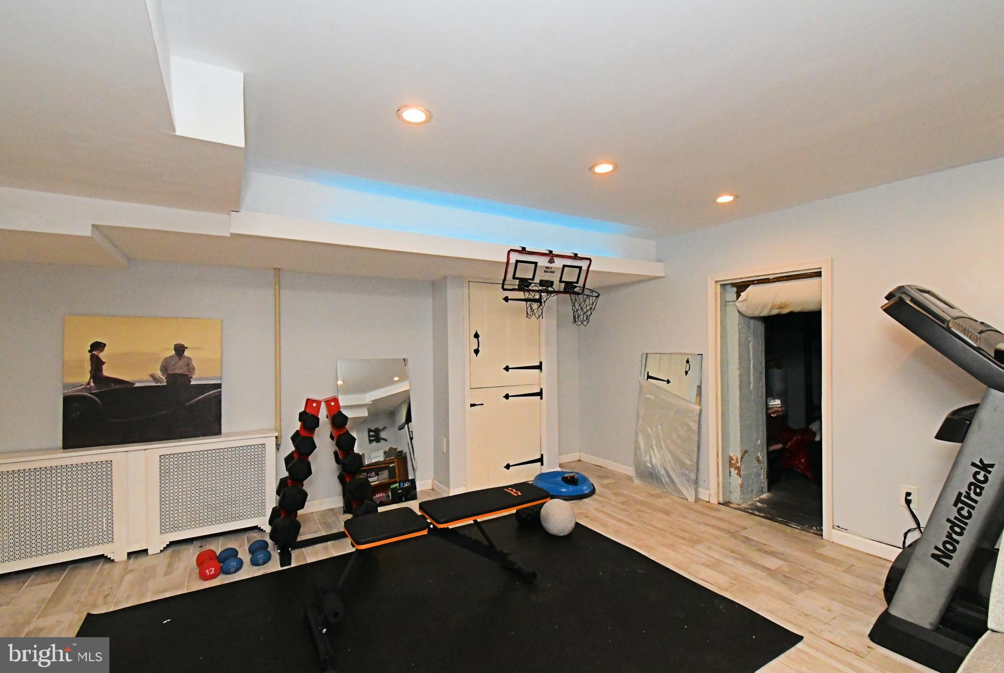 DELAVUE MANOR - Residential