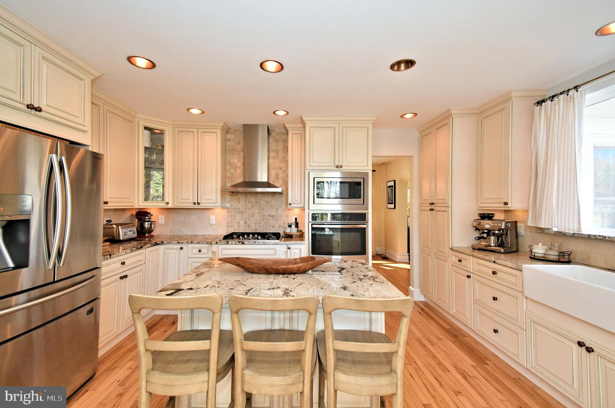 DELAVUE MANOR - Residential