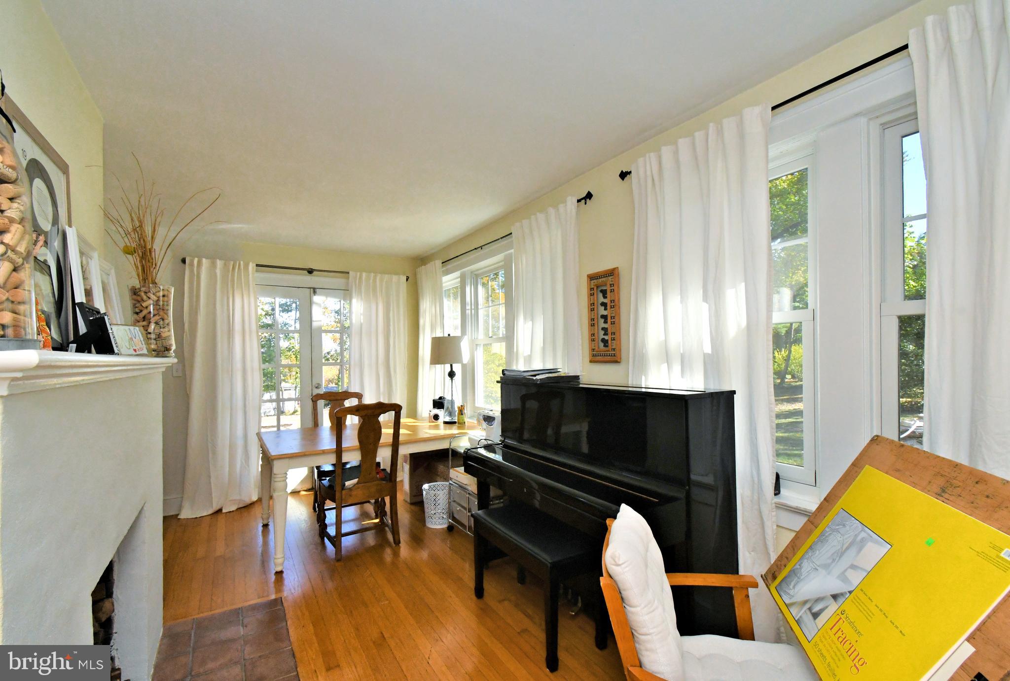 DELAVUE MANOR - Residential