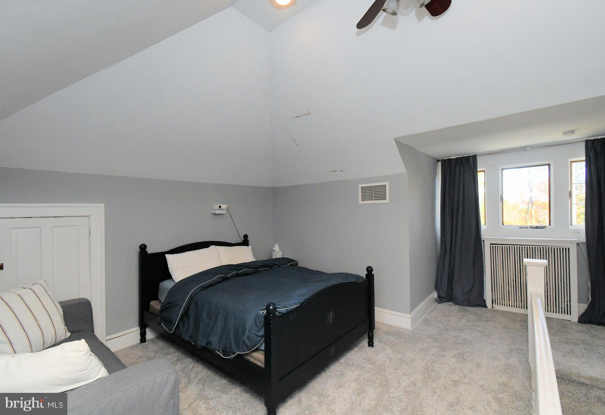 DELAVUE MANOR - Residential