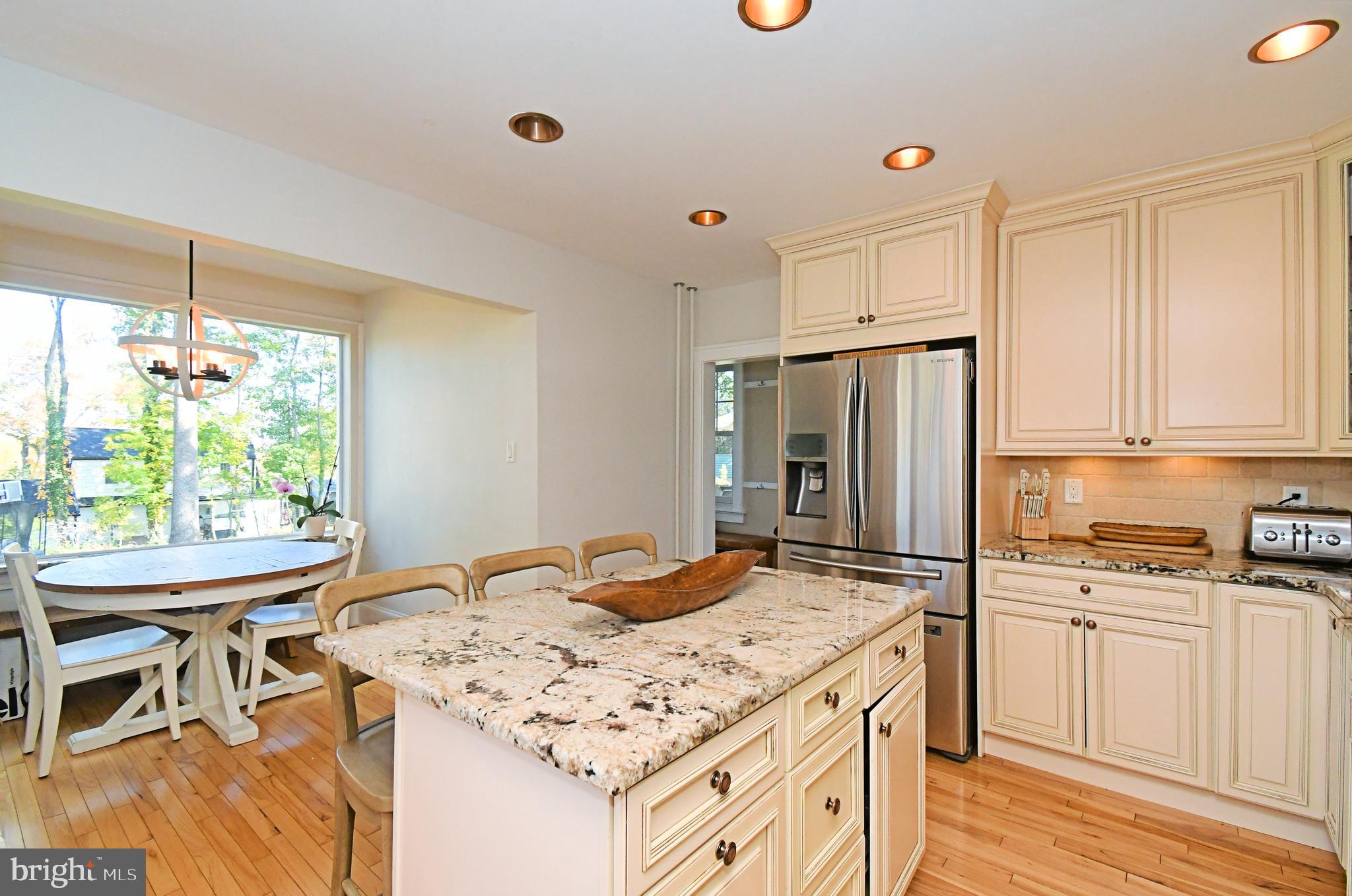 DELAVUE MANOR - Residential