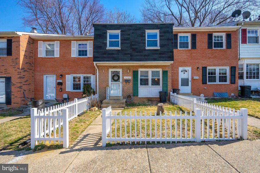 Updated fully finished three level TH in the center of it all. The main level features a spacious living room with hardwoods, a half bath, separate dining room and updated kitchen with separate pantry. Upper level bedrooms with new carpet and paint. The lower level won't disappoint with an open rec area, huge laundry room/storage room and walks out to a fully fenced backyard! Updated kitchen and baths with stainless steel appliances! Roof 2017. HVAC- 2016. New- paint, SS fridge, microwave, vanity, toilet dual flush, carpet just shampooed. 
Community- Family friendly neighborhood with access to at least 6 grocery stores (including Wegmans), shopping malls(Potomac Mills Mall) , state parks, recreation centers, marinas, historic downtown Occoquan and a mile to the highway.