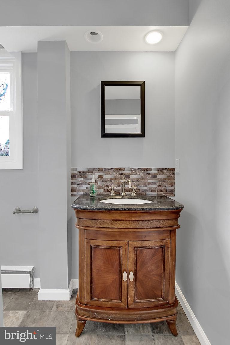 COLONIAL HEIGHTS - Residential