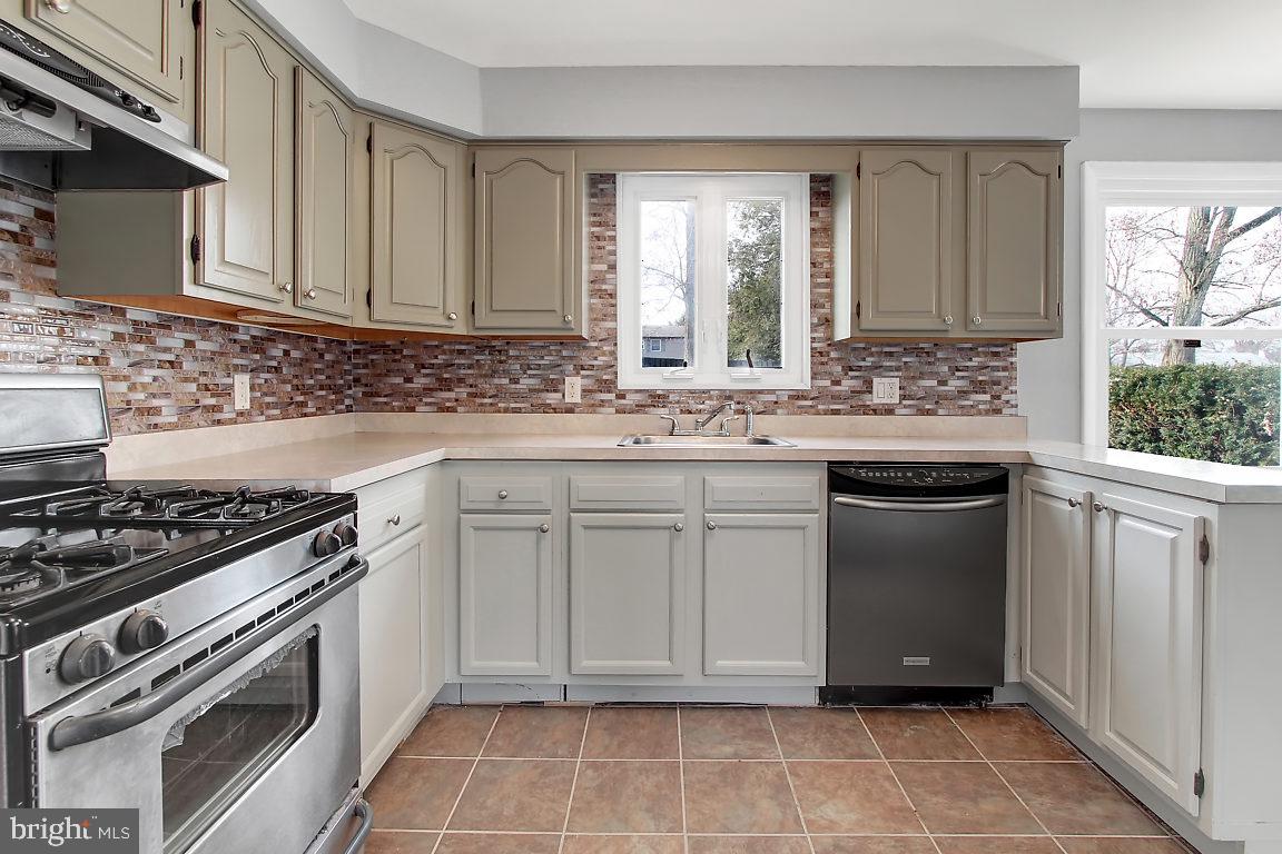 COLONIAL HEIGHTS - Residential