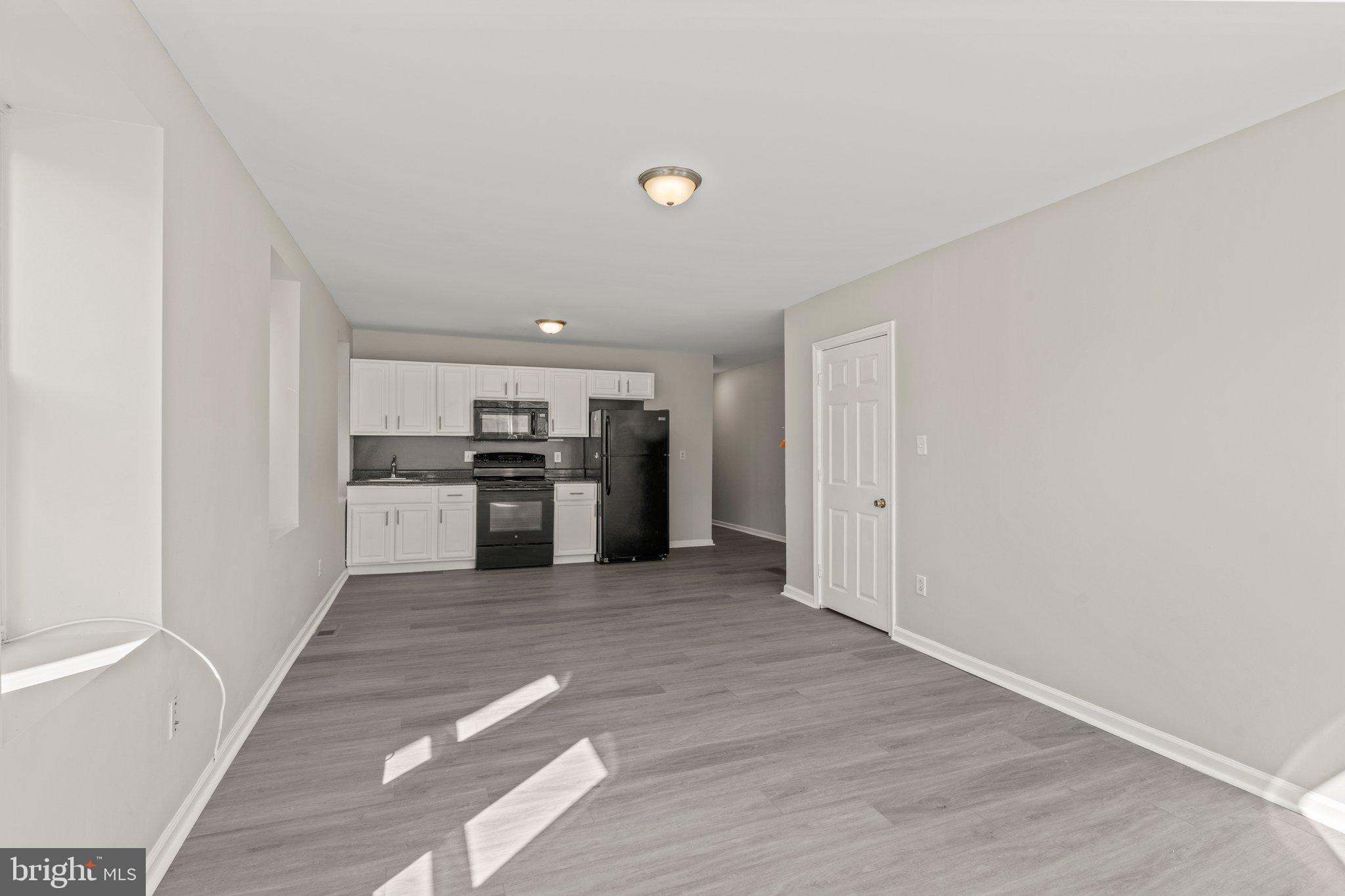 Spacious 4-Bedroom Apartment in West Philly – Updated and Move-In Ready!
Welcome to 1018 S 52nd St Unit 1A — a bright and spacious 4-bedroom, 1-bath apartment located in the heart of West Philadelphia. This first-floor unit offers comfortable city living with modern updates and convenient amenities throughout.
Step into a freshly updated space featuring a modern bathroom, ideal for a refreshing start to your day. The kitchen is fully equipped with a microwave, refrigerator, and stove/oven, perfect for home cooking and entertaining. Each of the four bedrooms offers ample space for rest, study, or remote work.
Situated in a charming building with easy access to public transportation, shopping, dining, and local parks, this apartment is a great fit for roommates or families looking for room to grow.
Key Features:
4 generously sized bedrooms
1 modern, updated bathroom
Kitchen with microwave, refrigerator, and stove/oven
Convenient first-floor unit
Prime West Philadelphia location
Don’t miss this opportunity—schedule your showing today and make this beautifully updated space your new home!