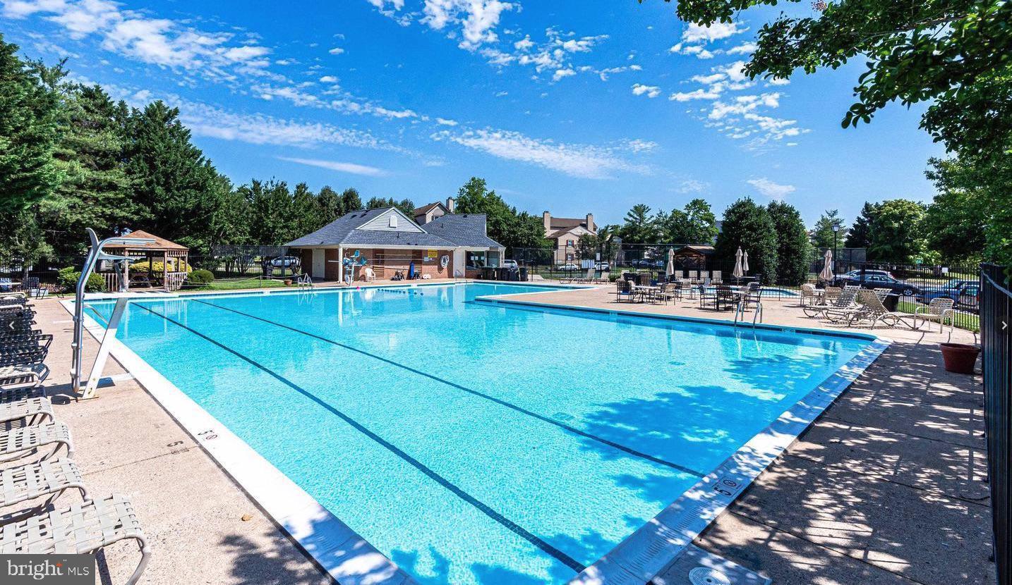 STONINGTON CONDOMINIUMS - Residential