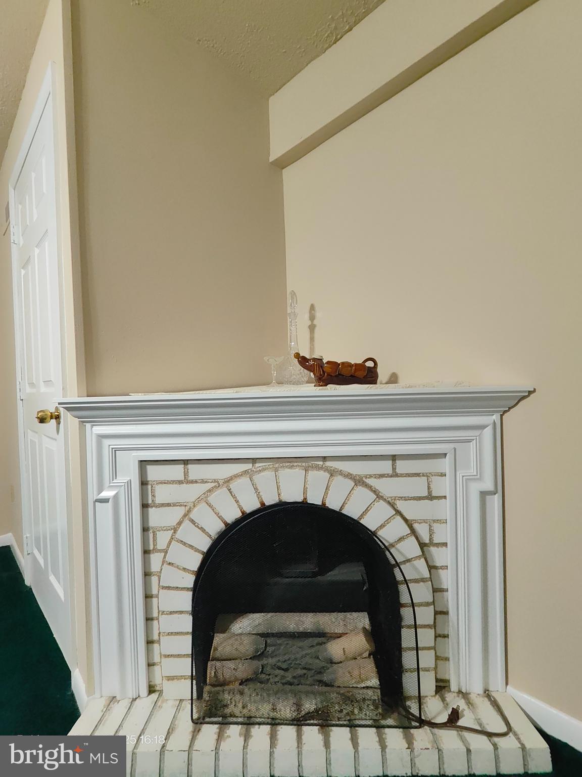 ROLAND TERRACE - Residential Lease