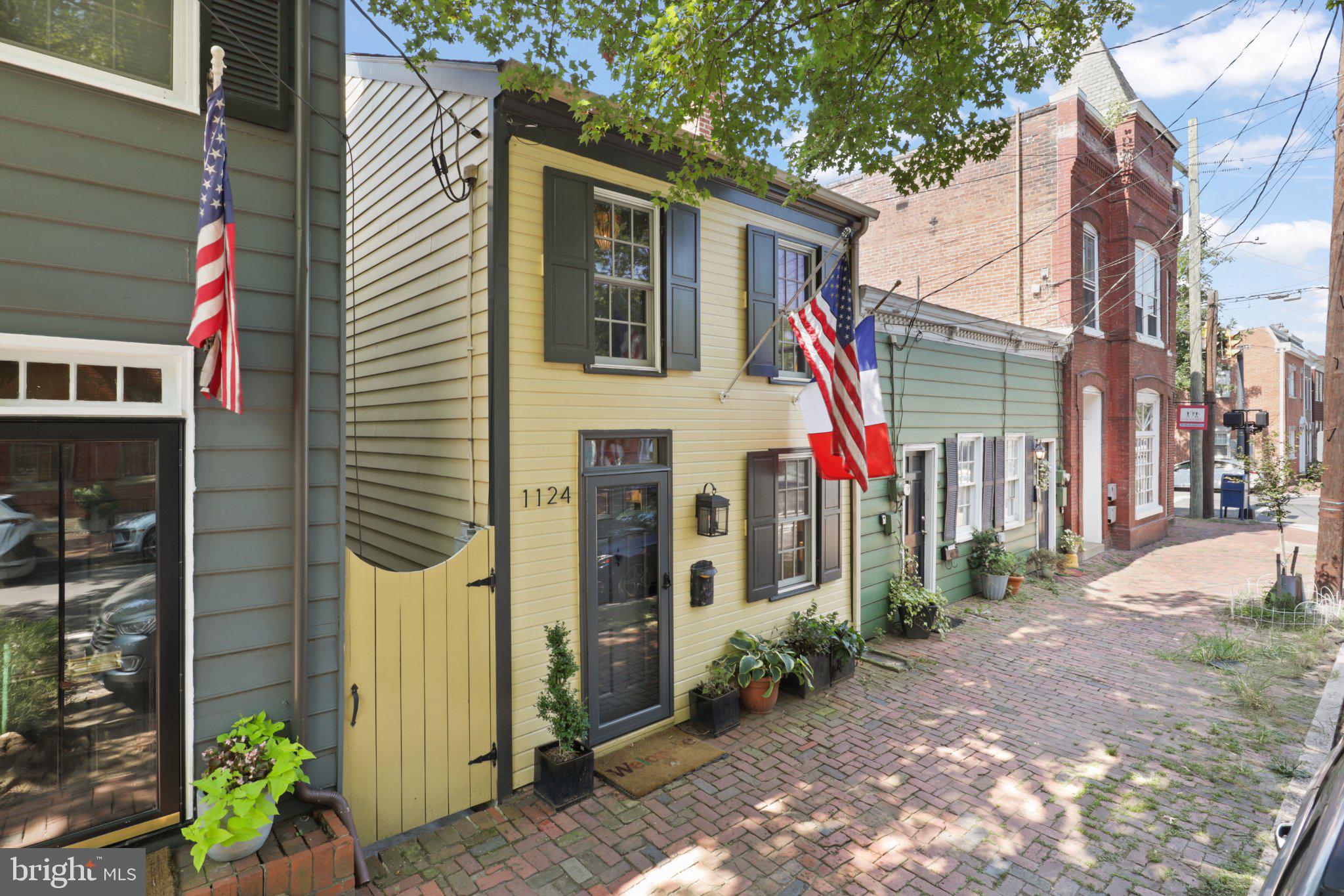 1124 PRINCE STREET
