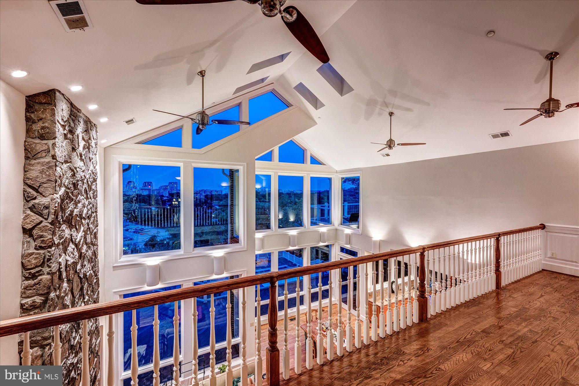 ARLINGTON RIDGE - Residential