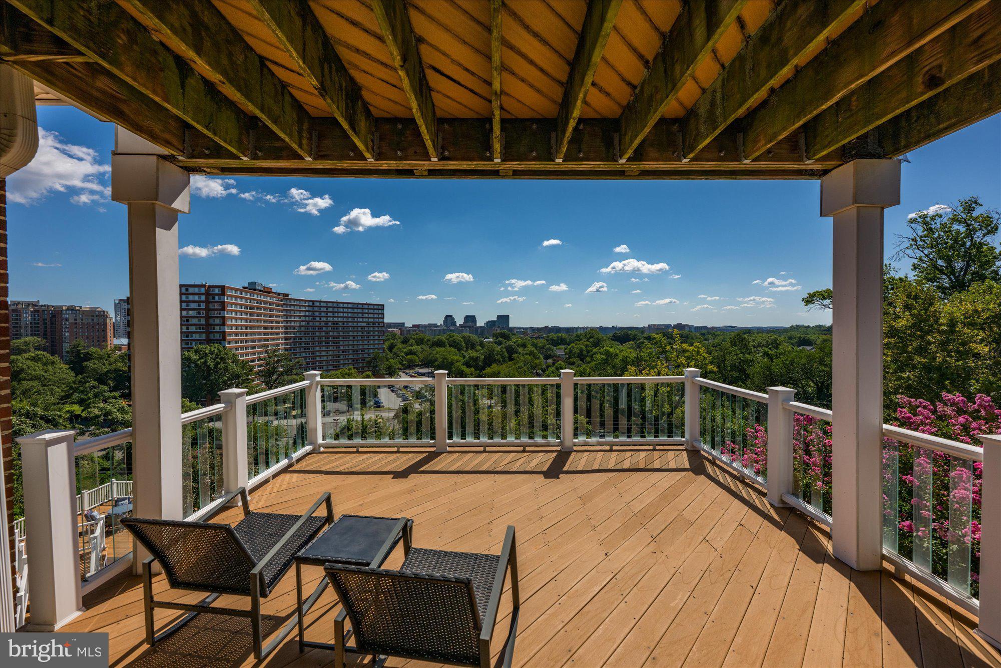 ARLINGTON RIDGE - Residential