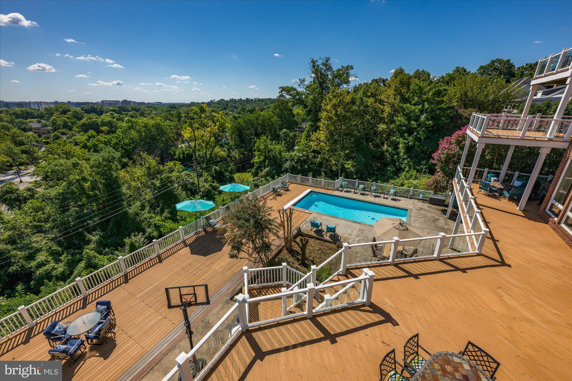 ARLINGTON RIDGE - Residential