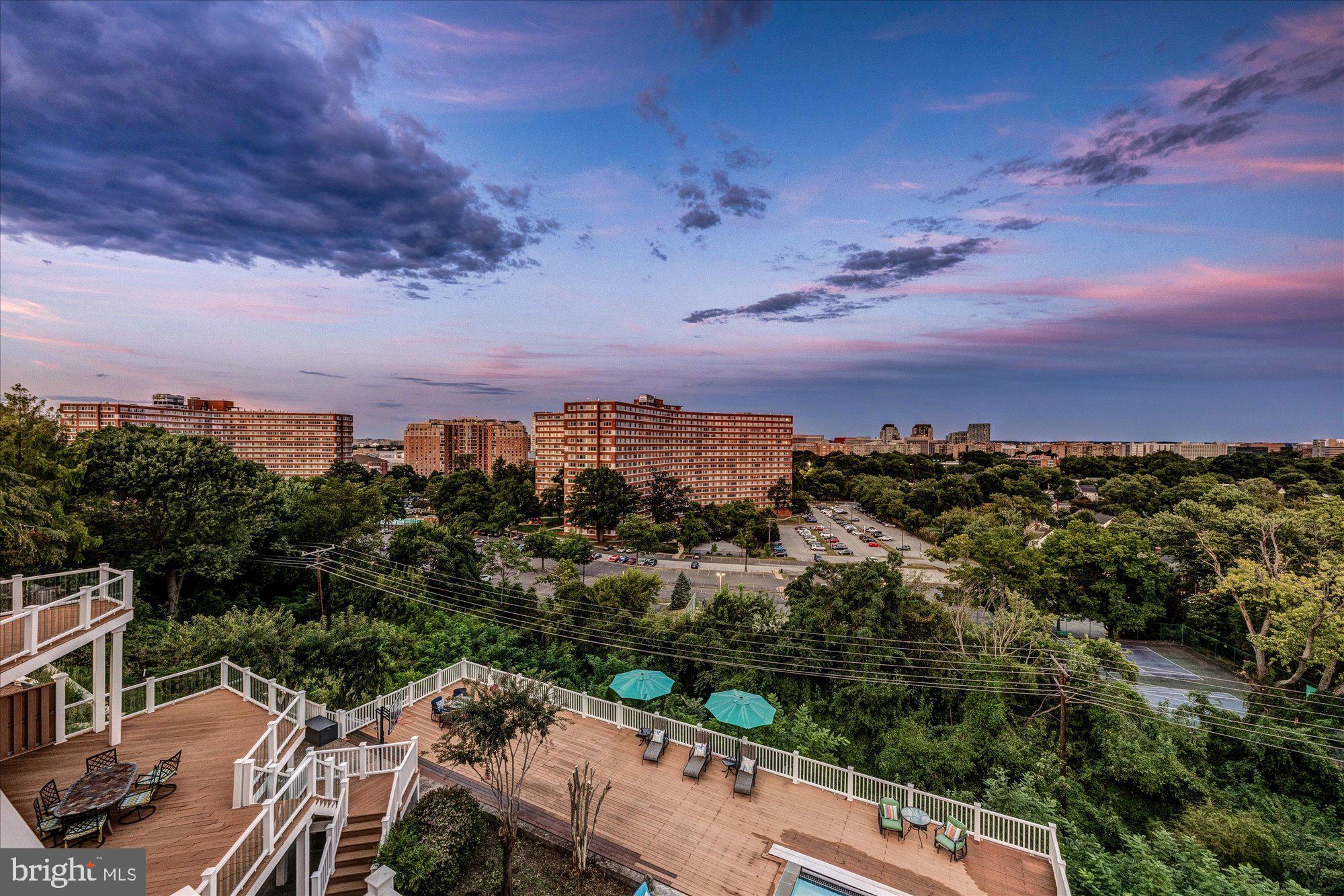 ARLINGTON RIDGE - Residential